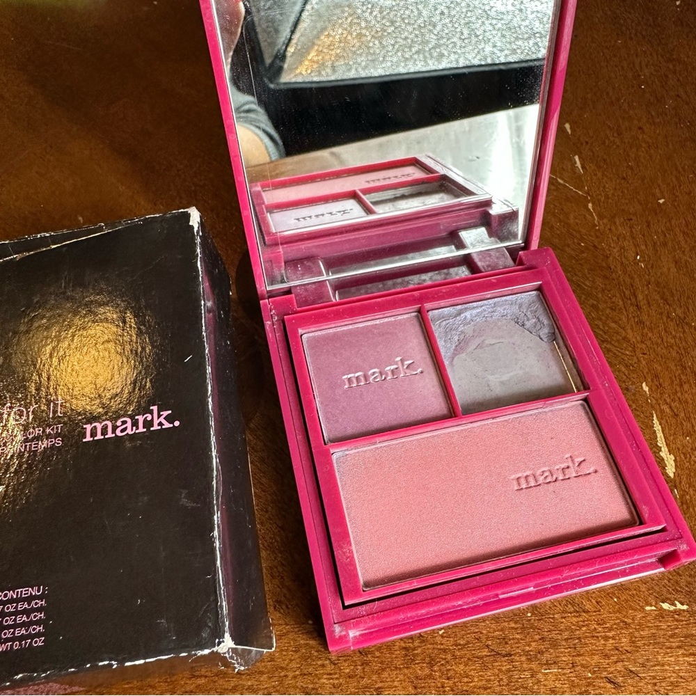 Avon Mark Flip for it London